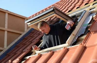 Pose de fenêtres de toit Velux à l'Échelle